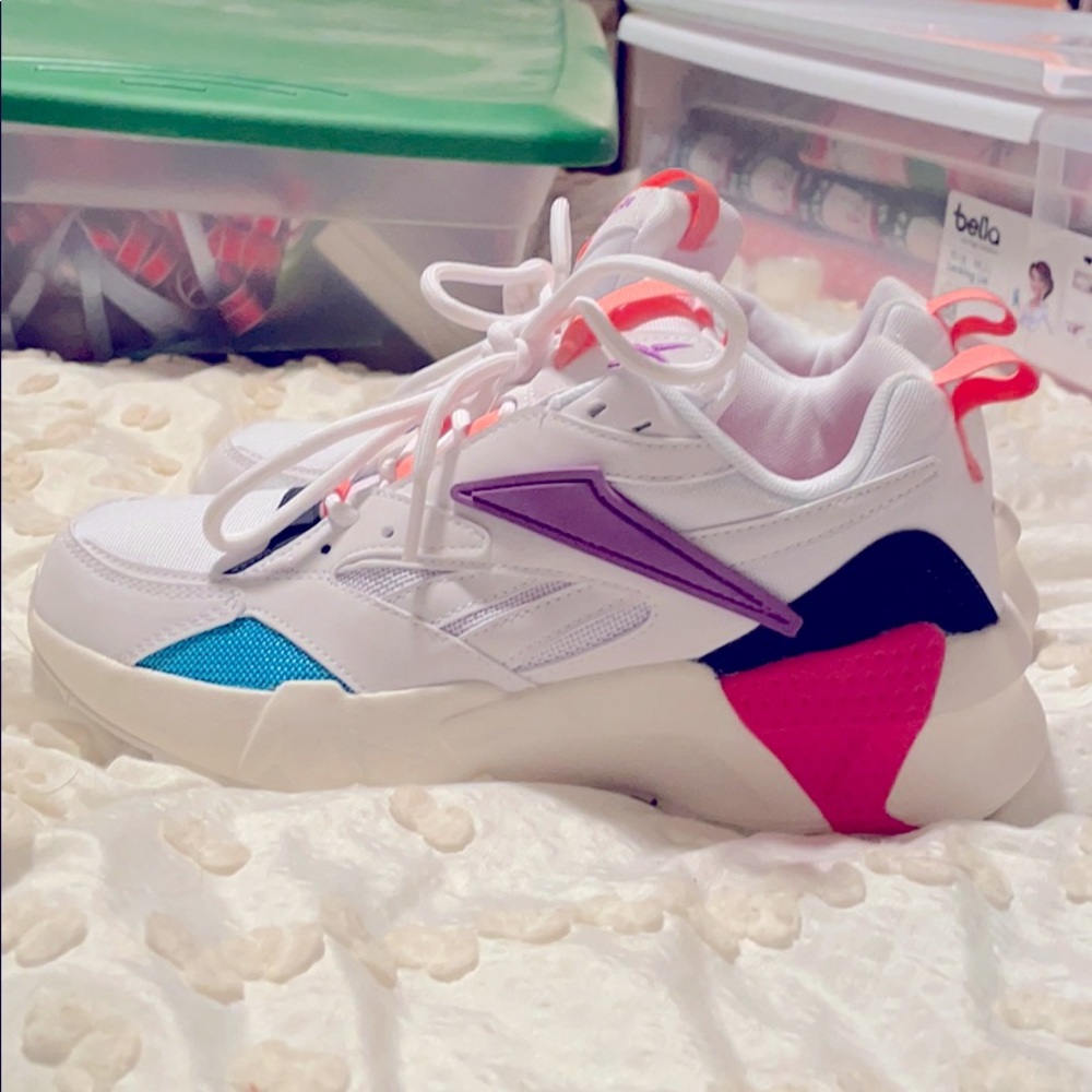 Reebok Aztrek women’s size 7 NWOT sold out